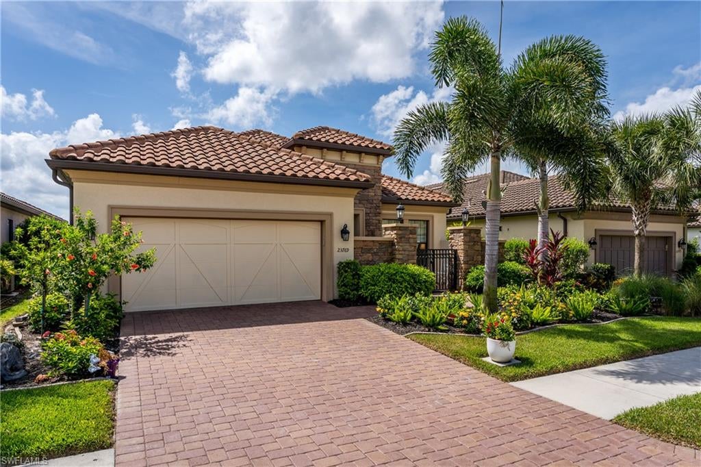 PEBBLE POINTE - Residential