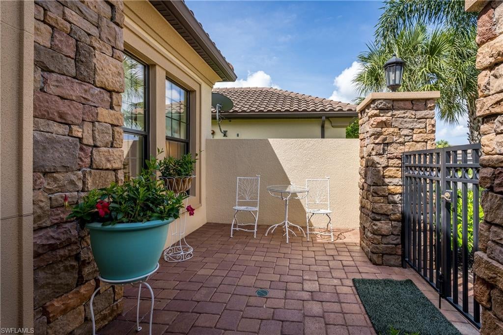 PEBBLE POINTE - Residential