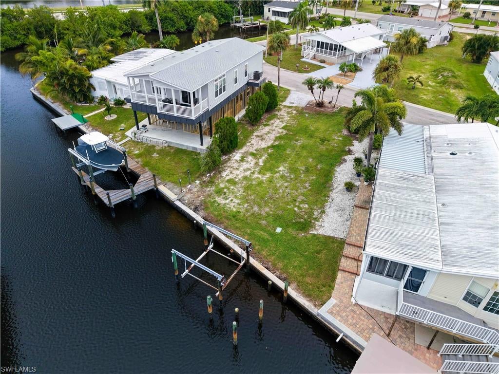 BAYSIDE ESTATES - Land