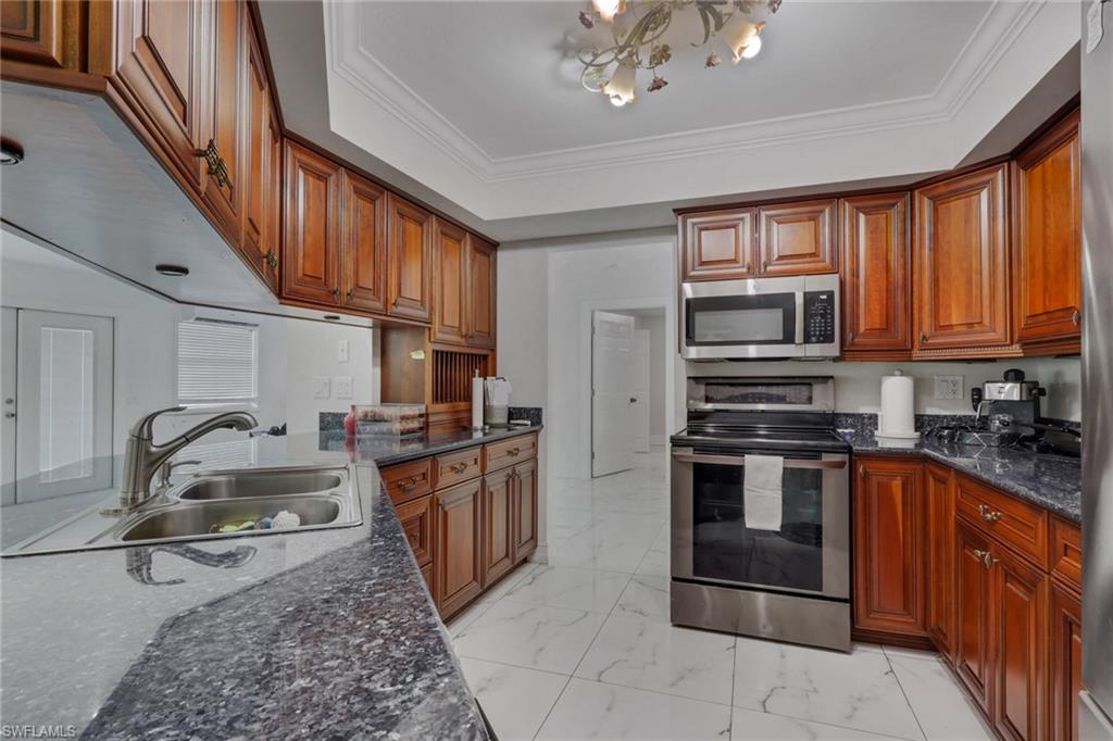 GOLDEN GATE ESTATES - Residential