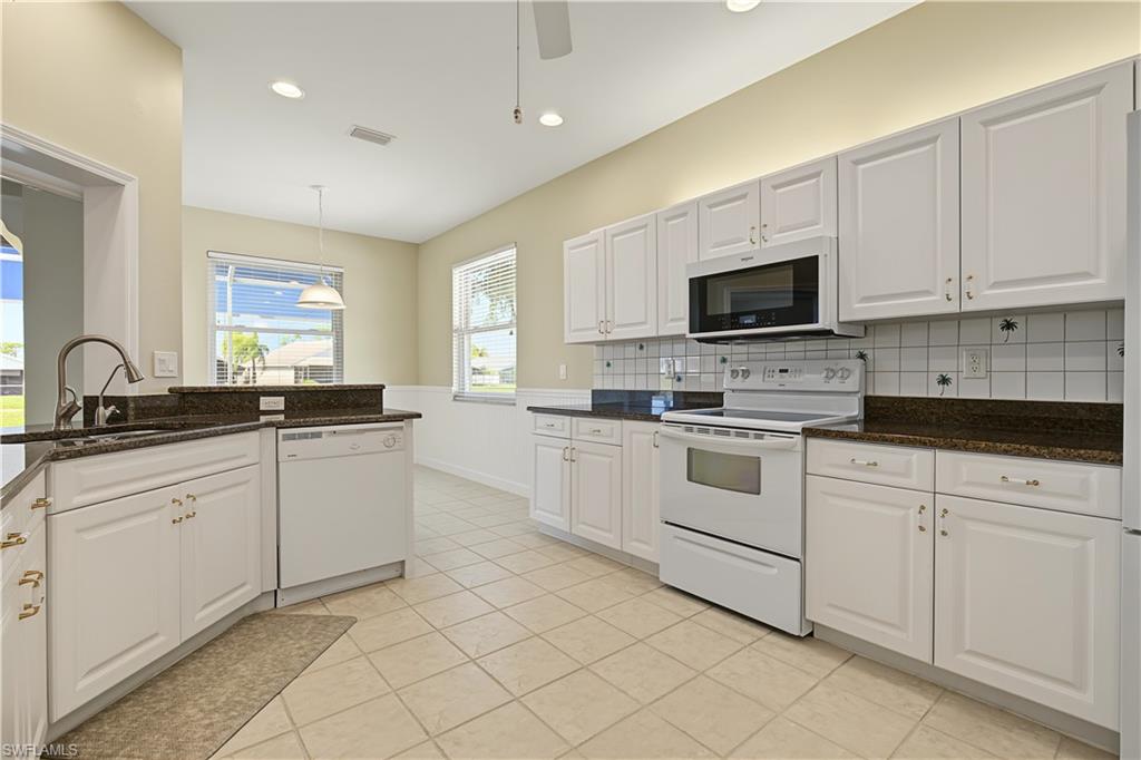 SABAL SPRINGS GOLF AND RACQUET CLUB - Residential