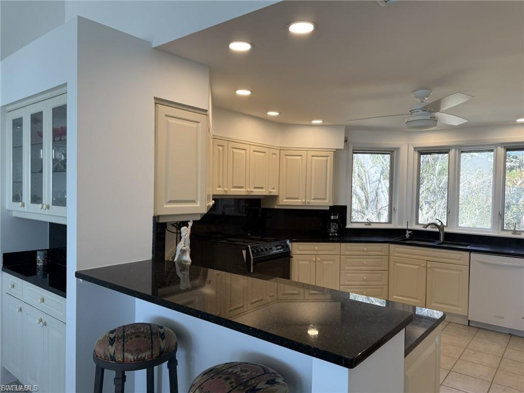 SAFETY HARBOR CLUB - Residential