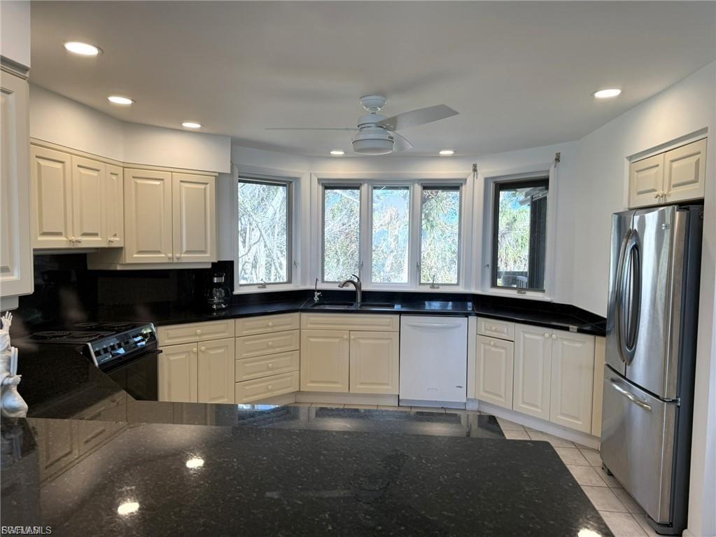 SAFETY HARBOR CLUB - Residential