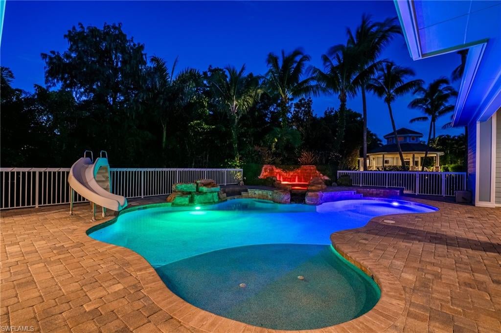 BUTTONWOOD HARBOR - Residential