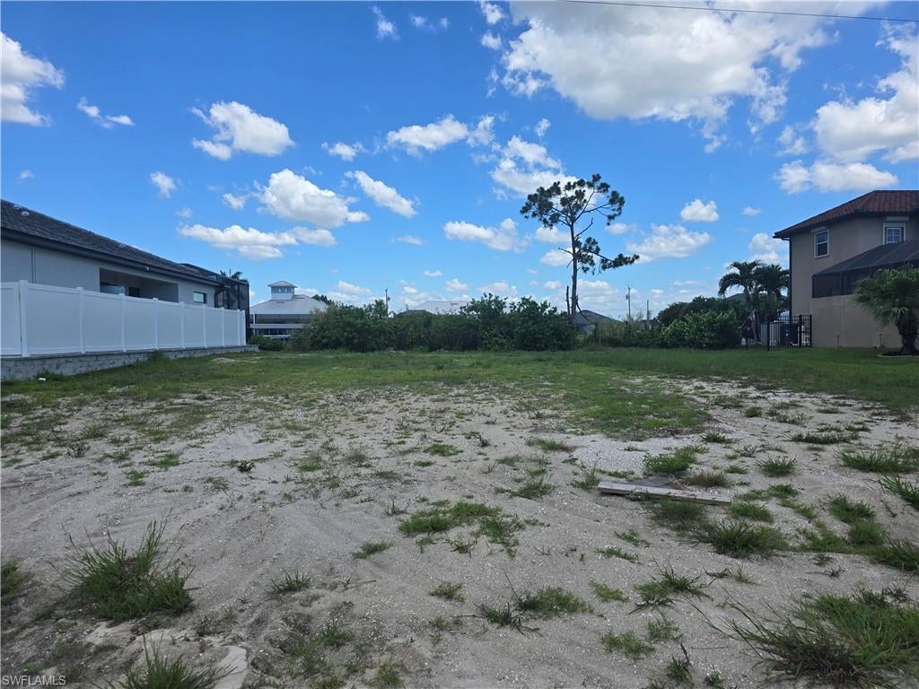 CAPE CORAL - Land