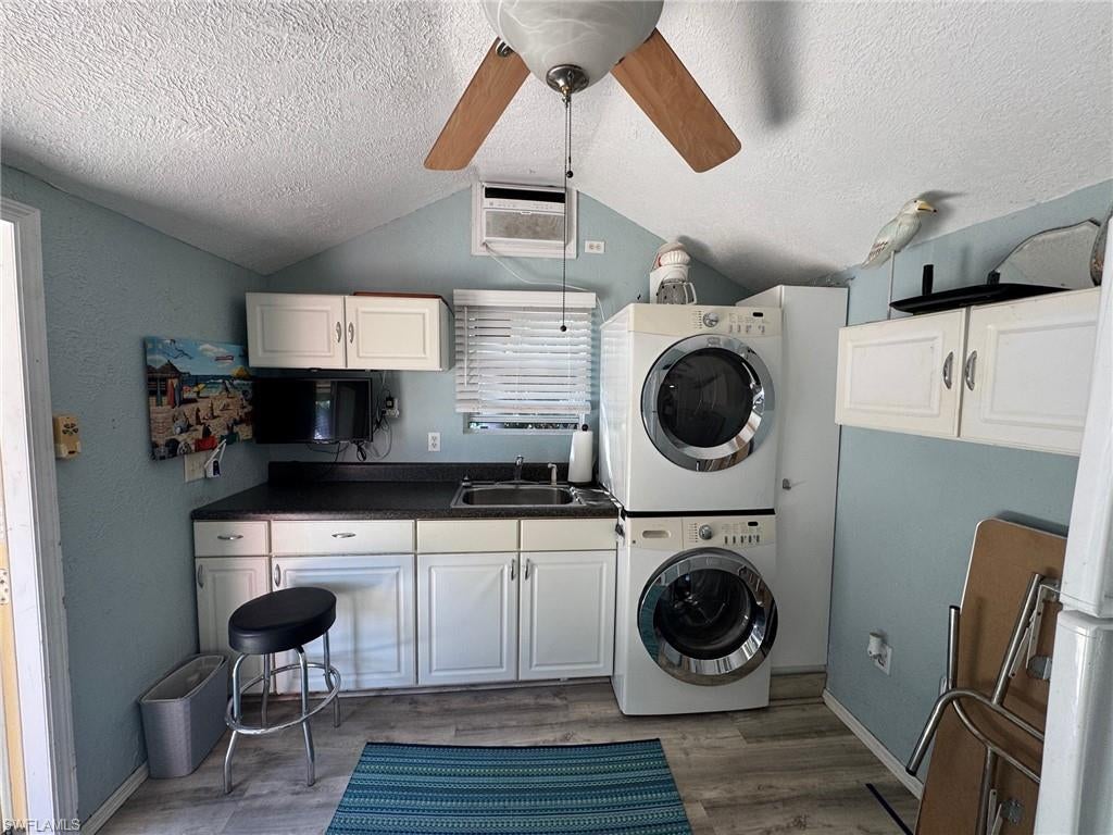 RIVERBEND MOTORCOACH RESORT - Land
