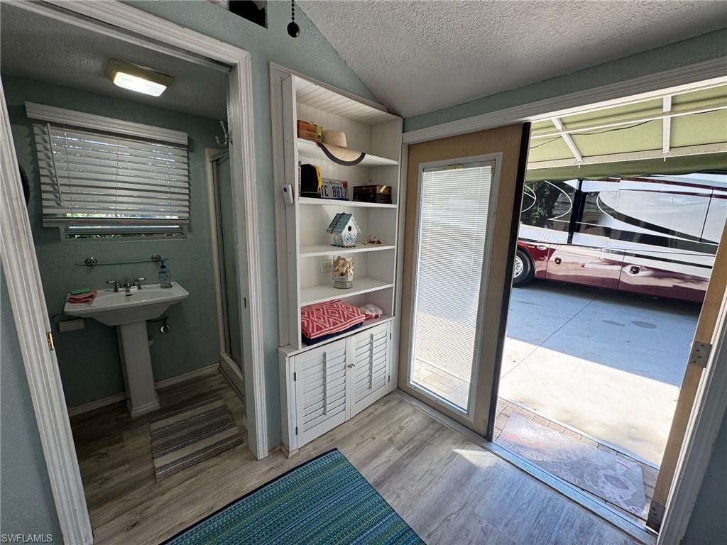 RIVERBEND MOTORCOACH RESORT - Land