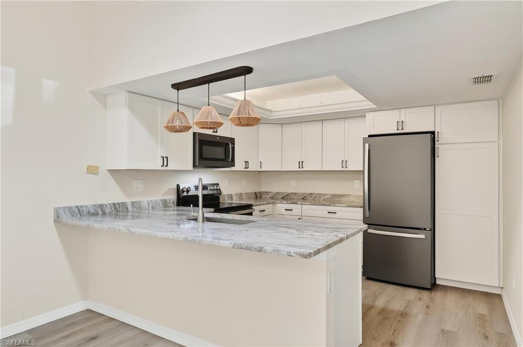 PALM LAKES - Residential
