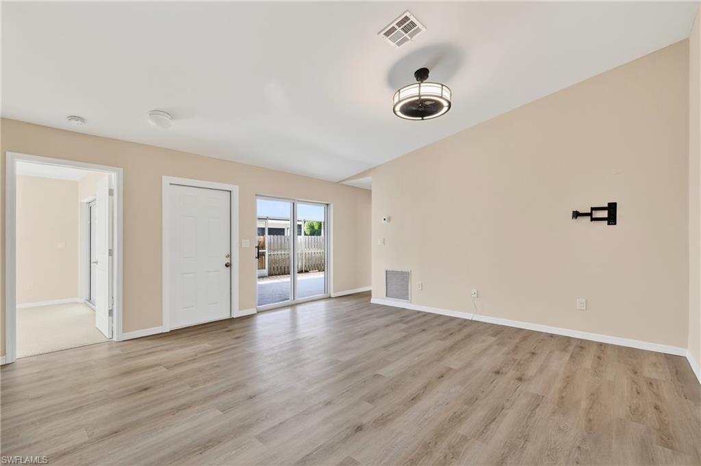 PALM LAKES - Residential