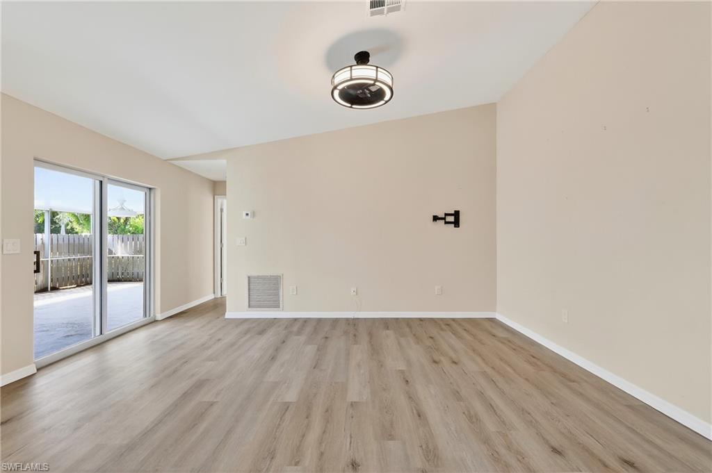PALM LAKES - Residential