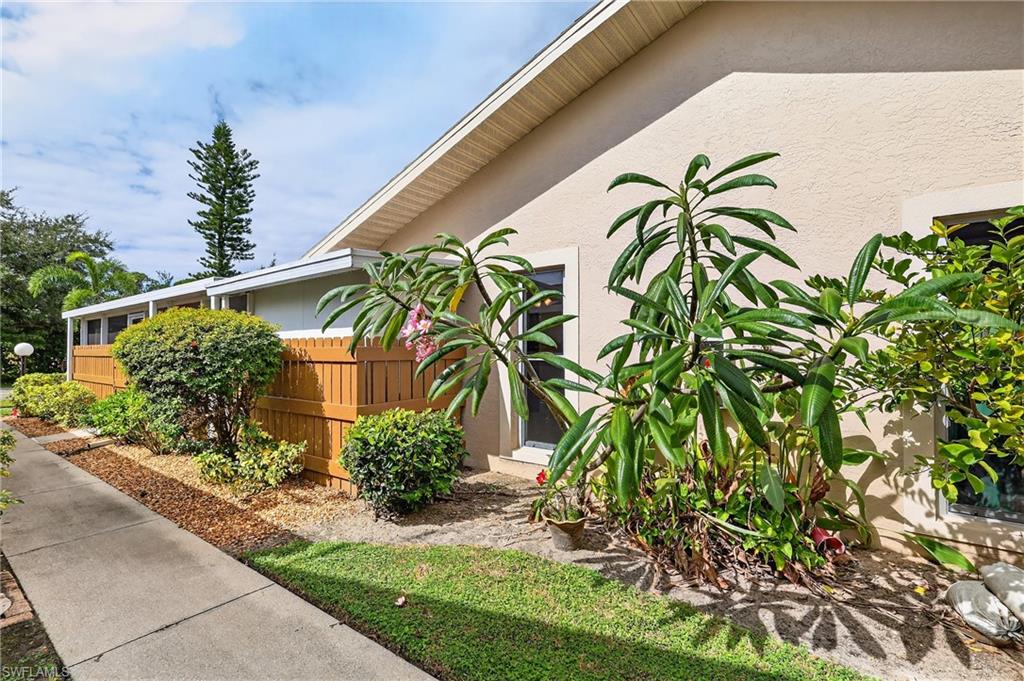 PALM LAKES - Residential