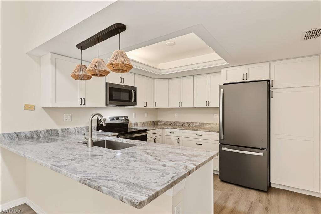 PALM LAKES - Residential