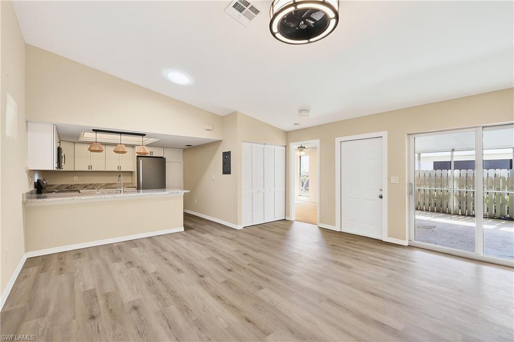 PALM LAKES - Residential