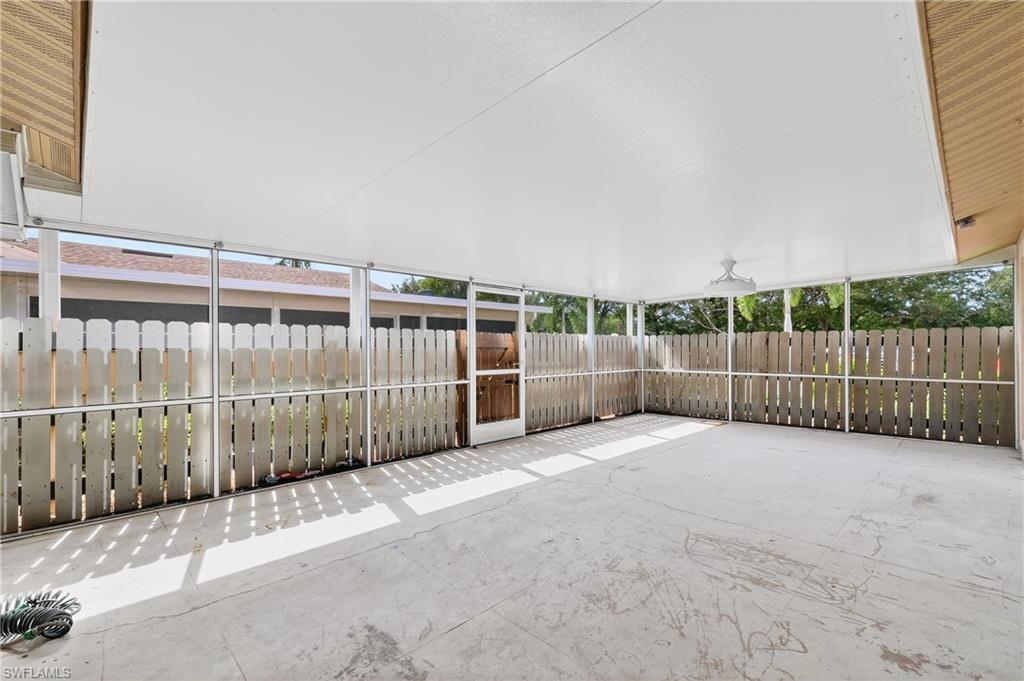 PALM LAKES - Residential