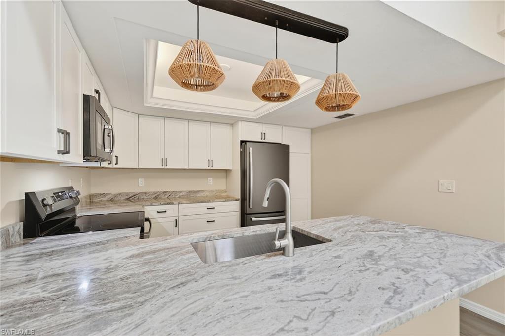 PALM LAKES - Residential