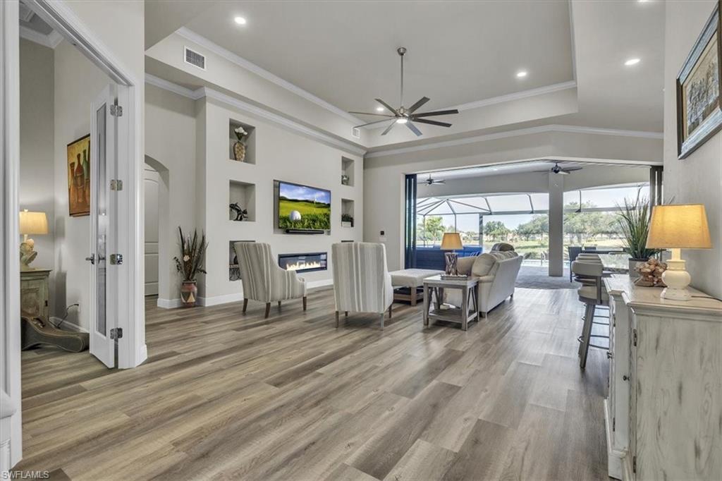 COUNTRY CLUB - Residential
