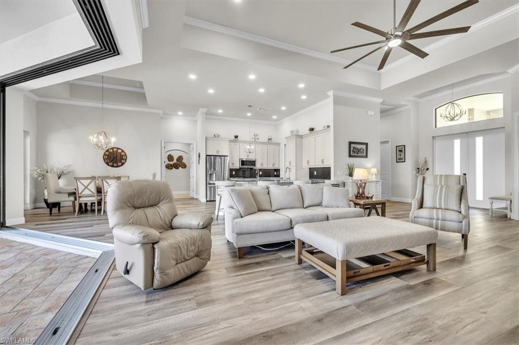 COUNTRY CLUB - Residential