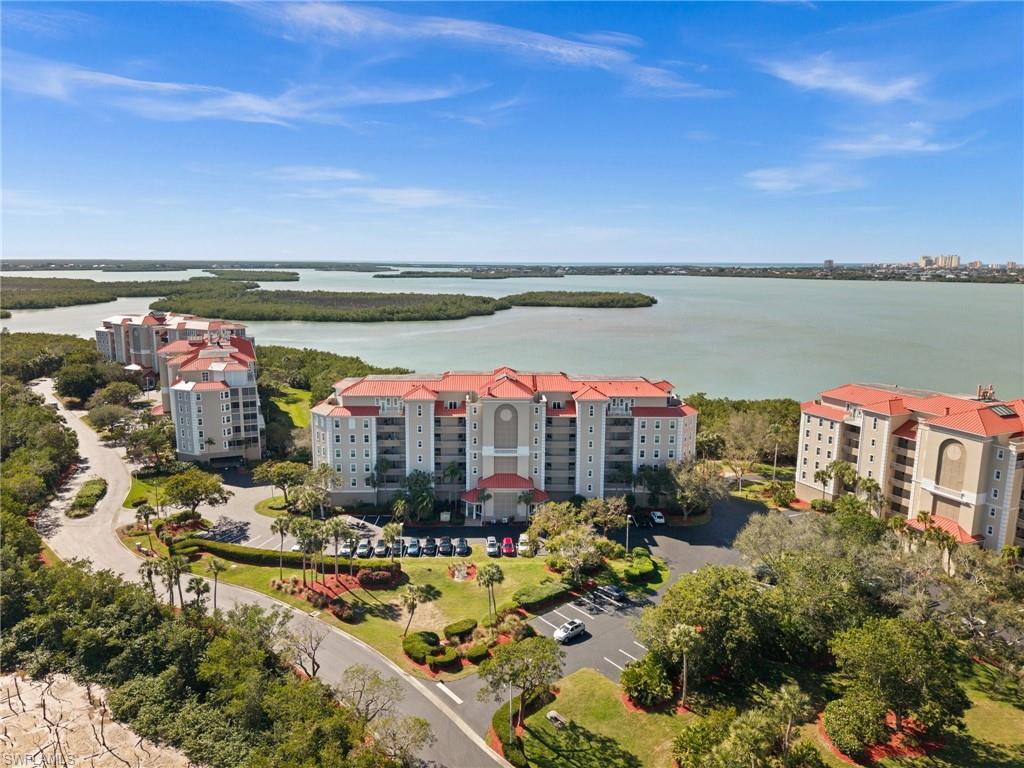 VINTAGE BAY - Residential