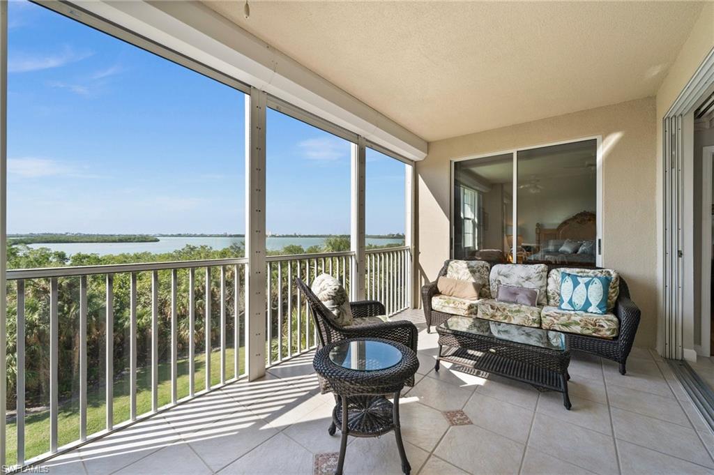 VINTAGE BAY - Residential