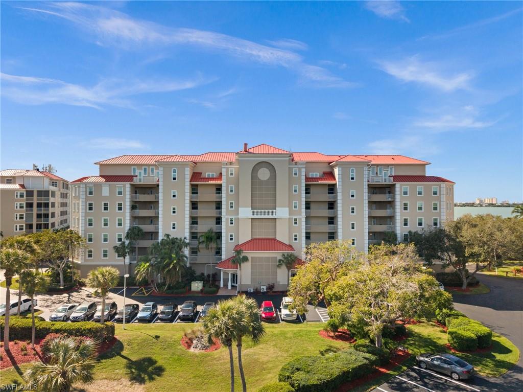 VINTAGE BAY - Residential
