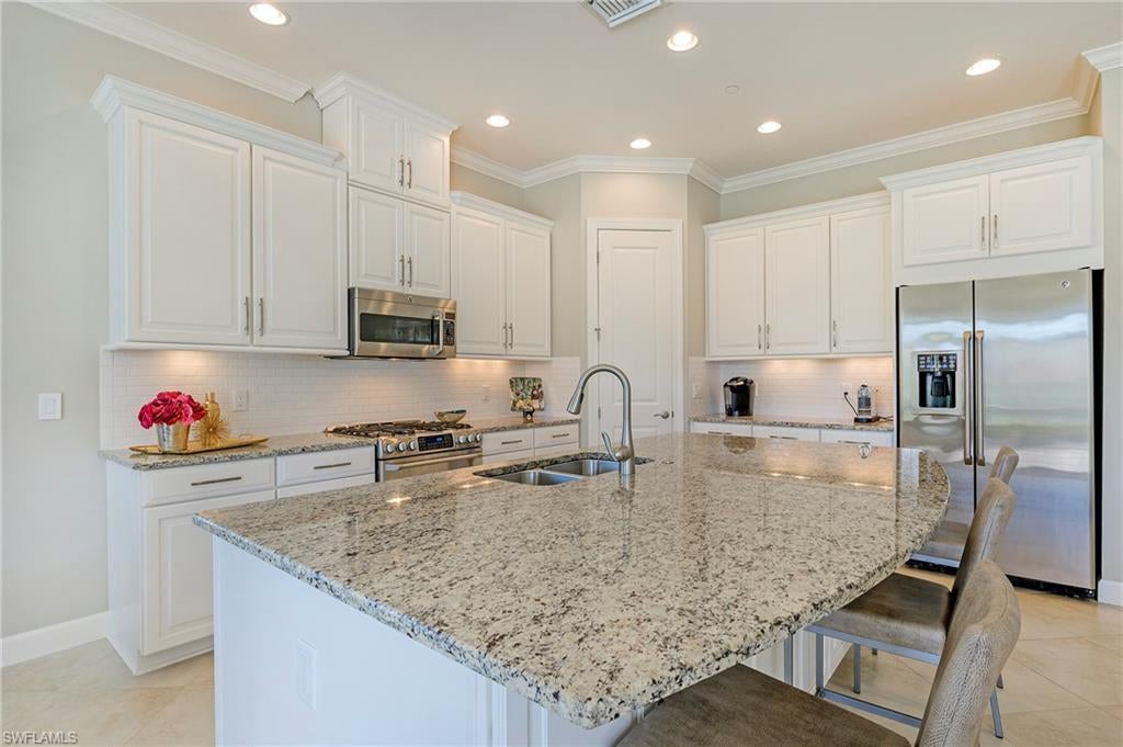 PEBBLE POINTE - Residential