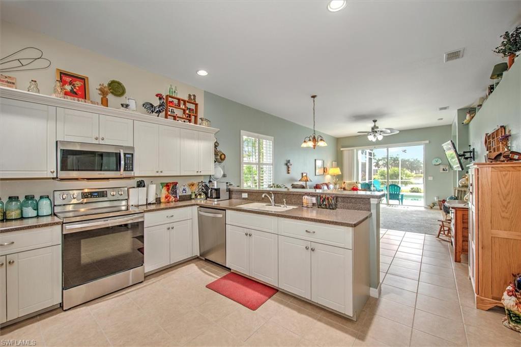 CORAL LAKES - Residential