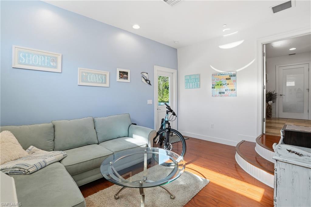 CHARLOTTE SHORES - Residential