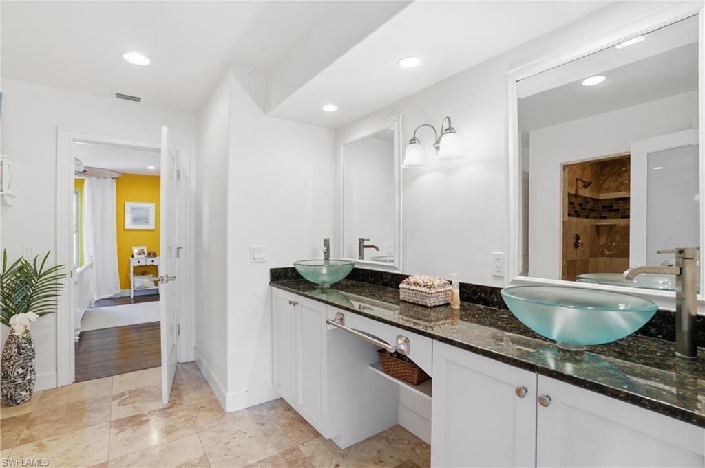 CHARLOTTE SHORES - Residential