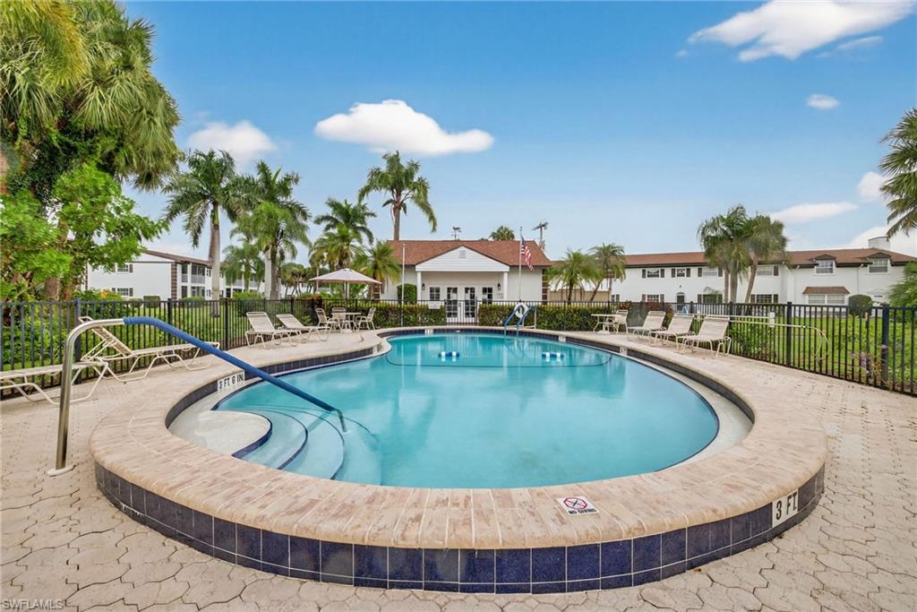 FOXMOOR CONDO - Residential