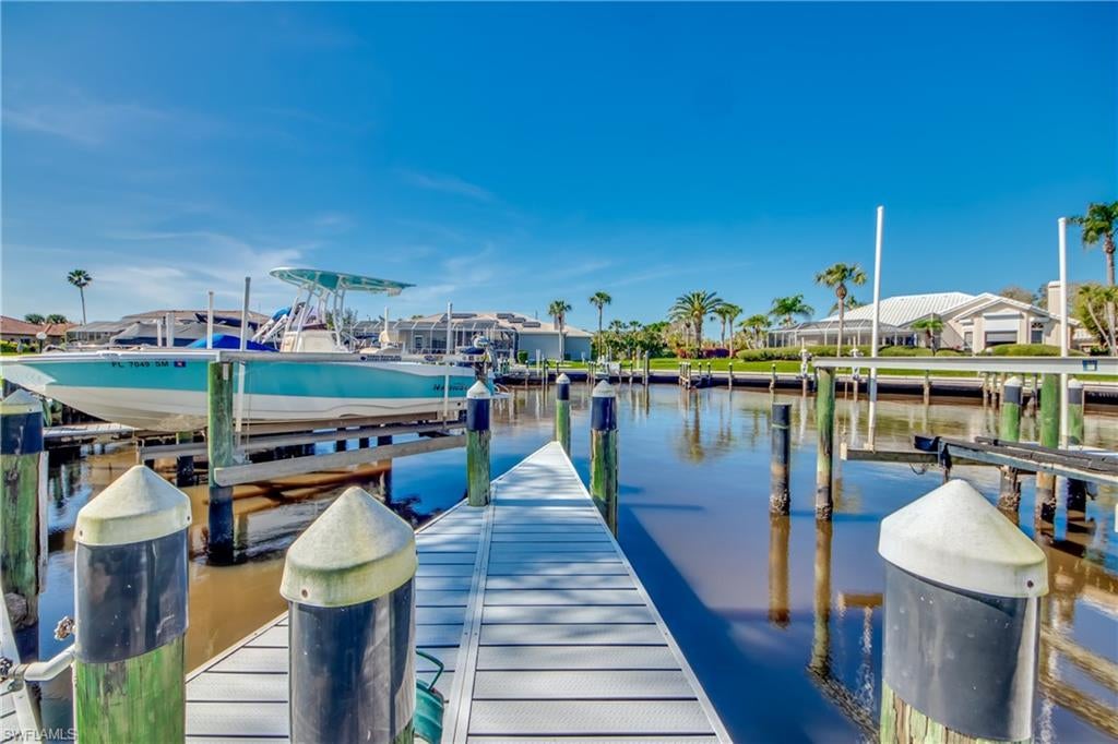 ADMIRALTY YACHT & RACQUET CLUB - Residential