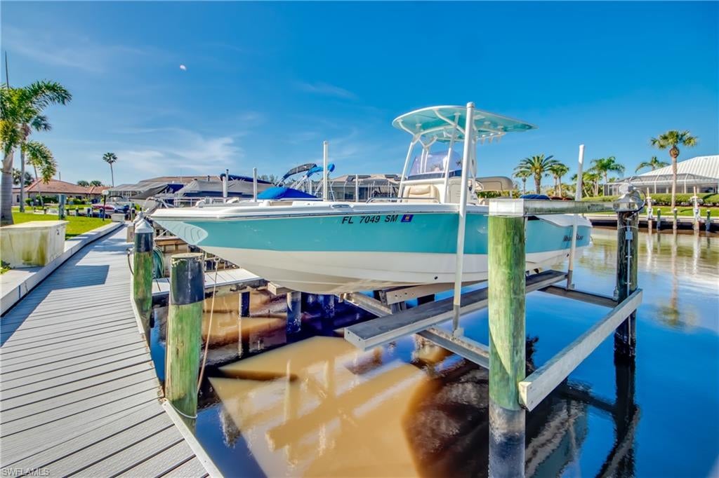 ADMIRALTY YACHT & RACQUET CLUB - Residential