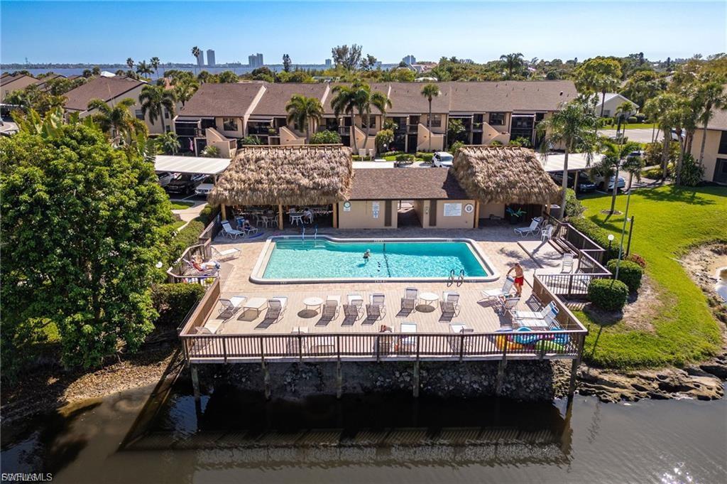 ADMIRALTY YACHT & RACQUET CLUB - Residential