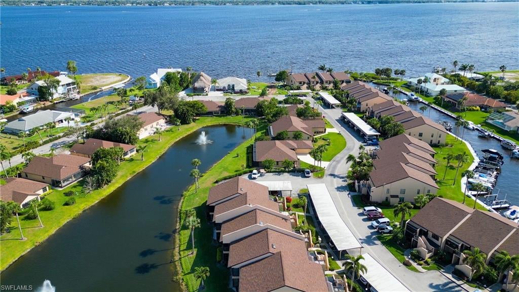 ADMIRALTY YACHT & RACQUET CLUB - Residential