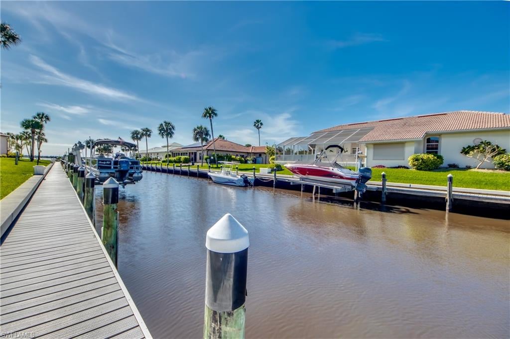 ADMIRALTY YACHT & RACQUET CLUB - Residential