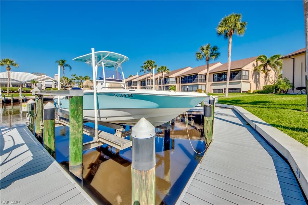 ADMIRALTY YACHT & RACQUET CLUB - Residential