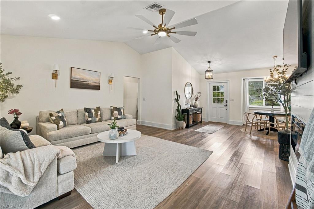 SANDY HOLLOW - Residential