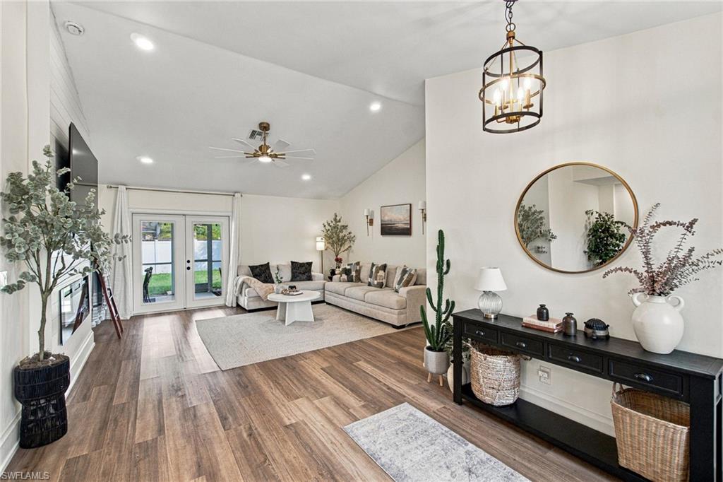 SANDY HOLLOW - Residential