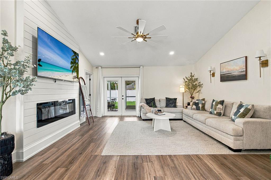 SANDY HOLLOW - Residential