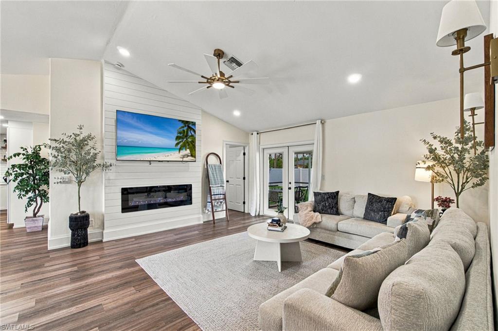 SANDY HOLLOW - Residential