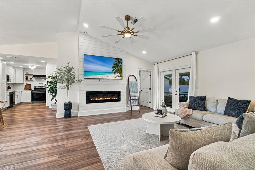 SANDY HOLLOW - Residential
