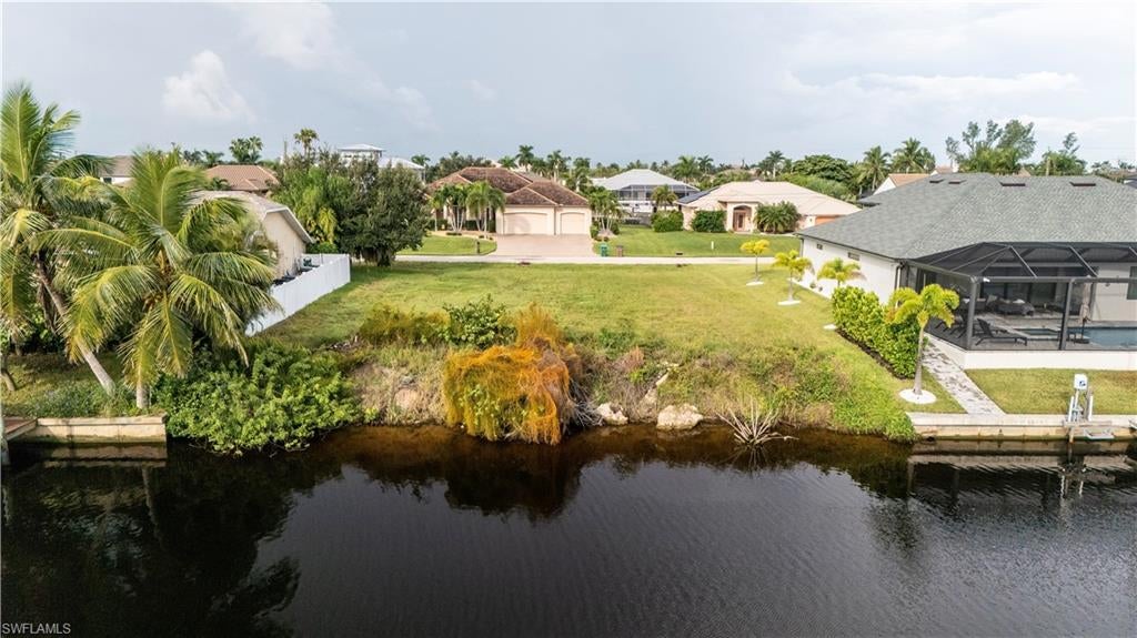 CAPE CORAL - Land
