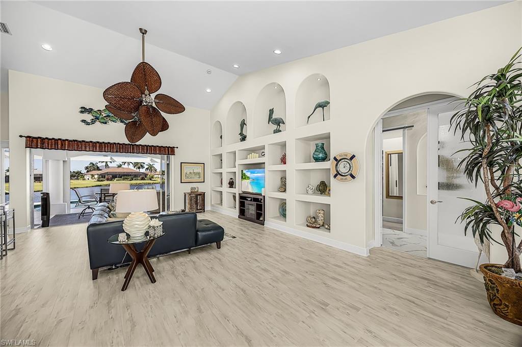 ROYAL TEE COUNTRY CLUB ESTATES - Residential