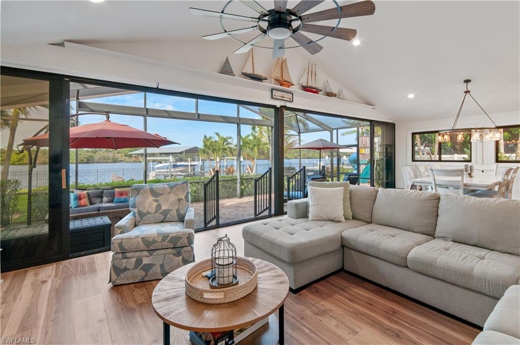 RIVER FOREST ISLAND - Residential