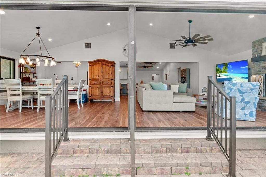 RIVER FOREST ISLAND - Residential