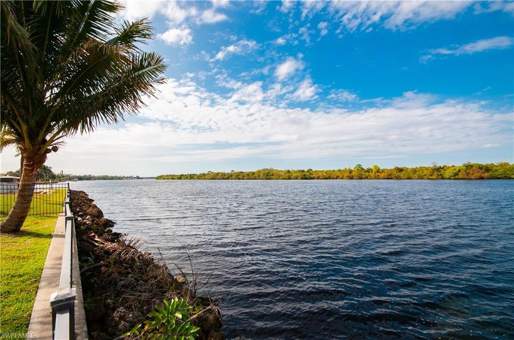 RIVER FOREST ISLAND - Residential