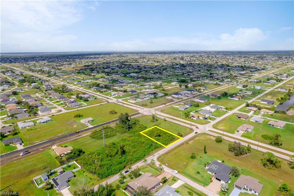 CAPE CORAL - Land