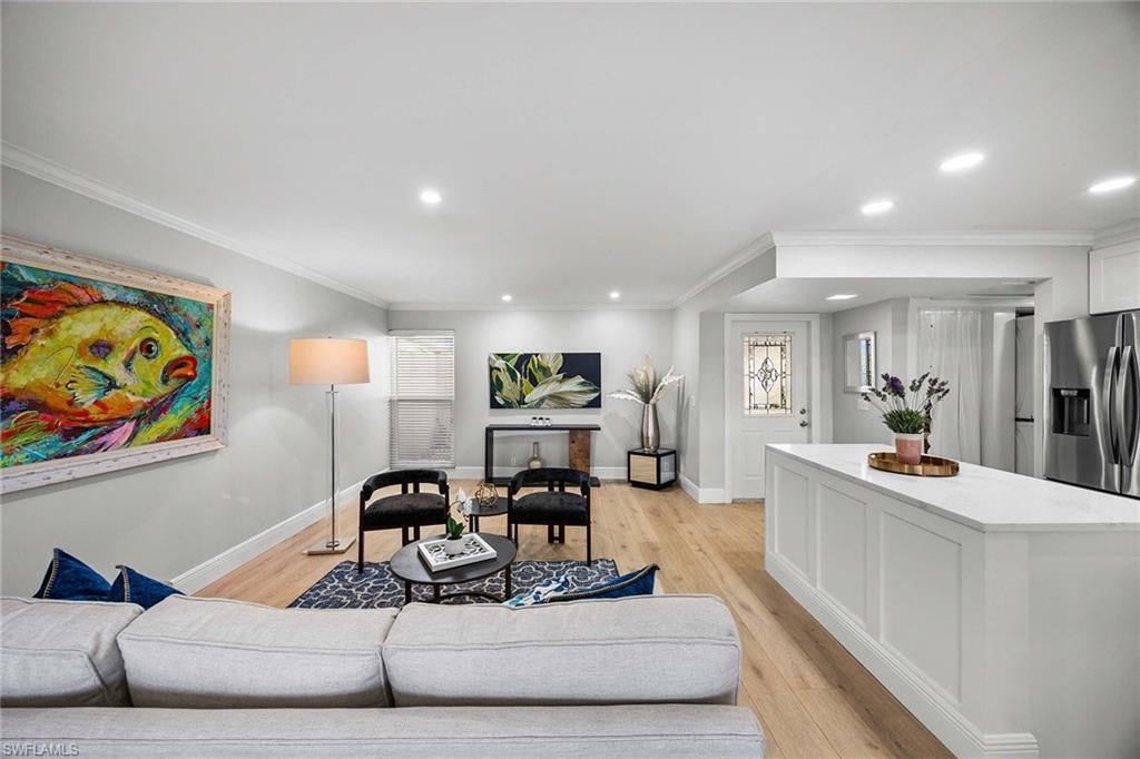 LAKEWOOD VILLAS - Residential