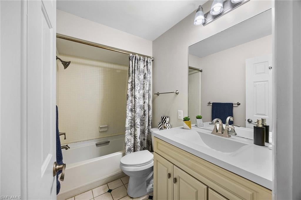 LAKEWOOD VILLAS - Residential
