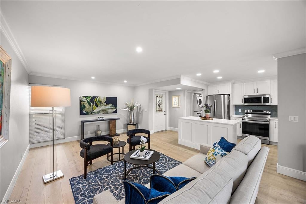 LAKEWOOD VILLAS - Residential