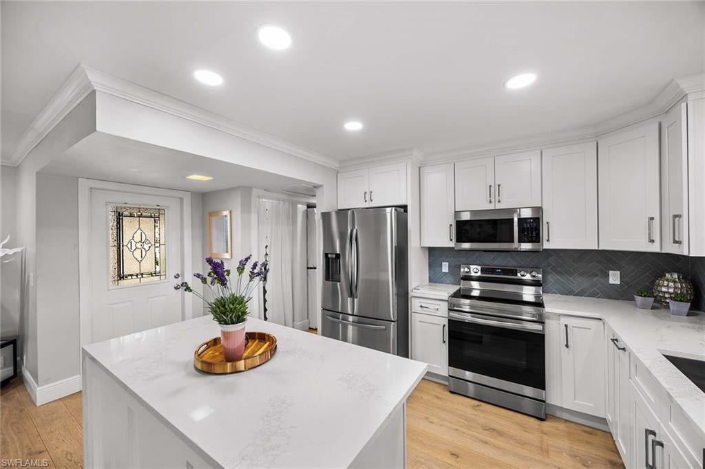 LAKEWOOD VILLAS - Residential